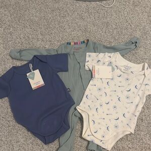 Magnetic Me 0-3 months Bundle 2 new with tags!